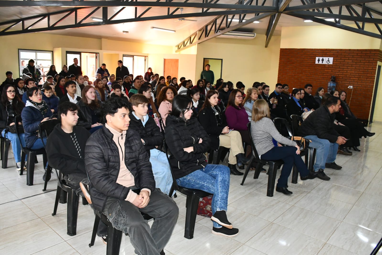 Se realizó la entrega de Becas Municipales a estudiantes destacados de Eldorado 3